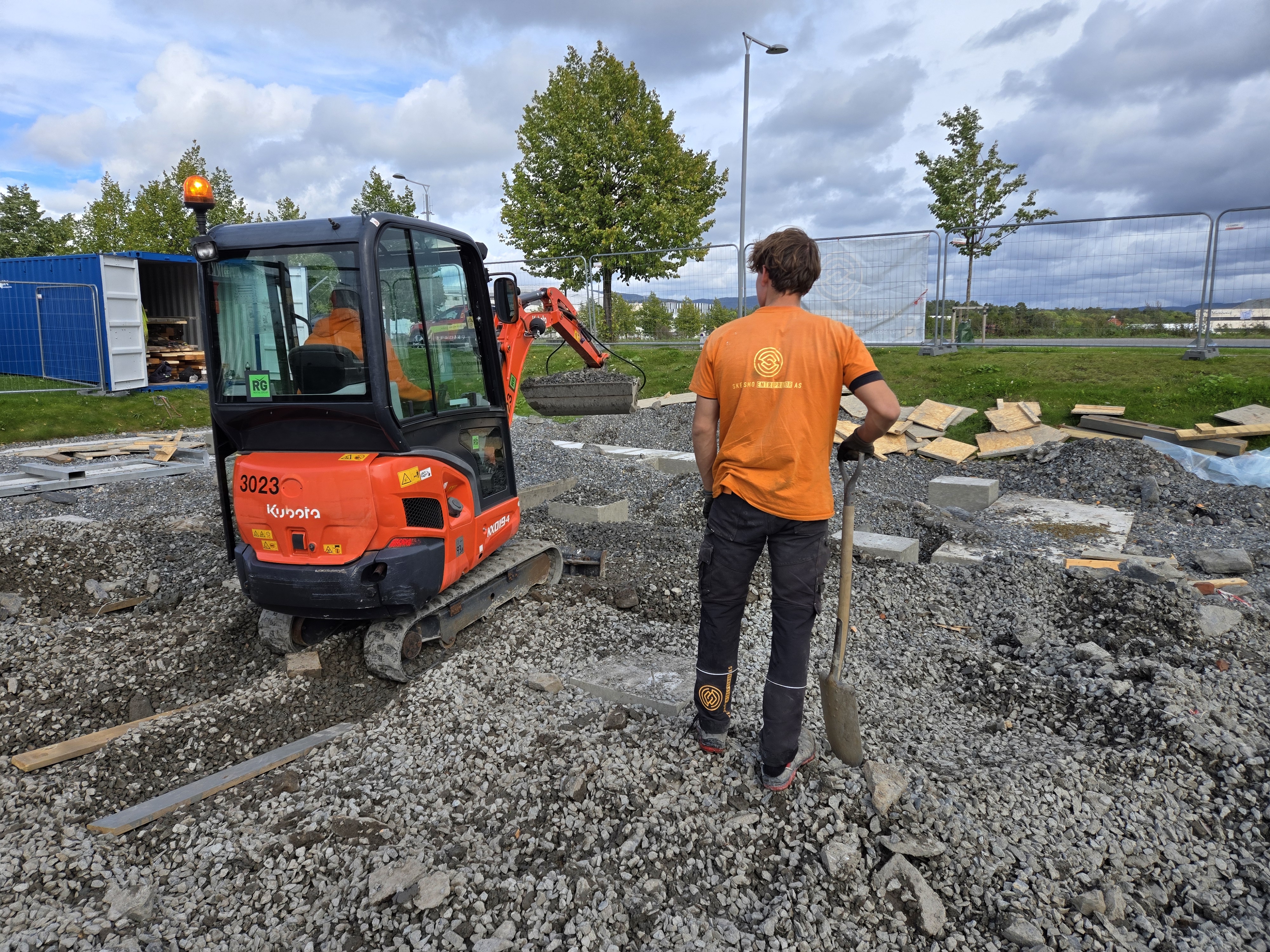 Minigraver i tomtegraving